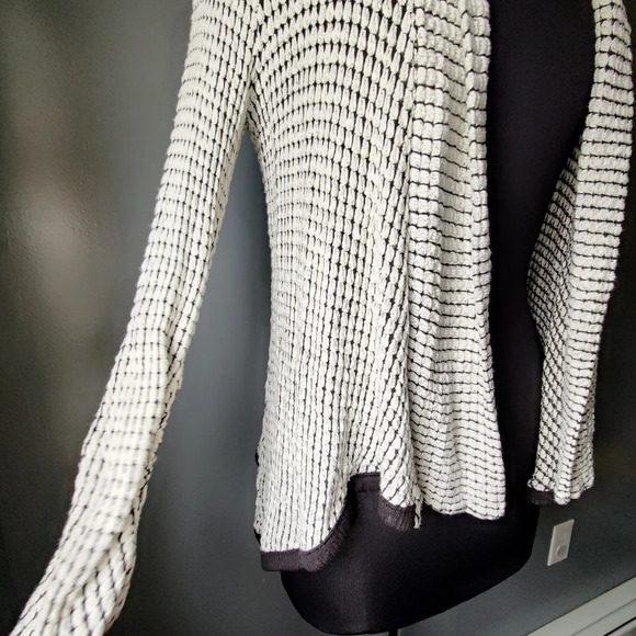 *NWT* Anthropologie Mauve Black and White Bubble Cardigan - Picture 3 of 6